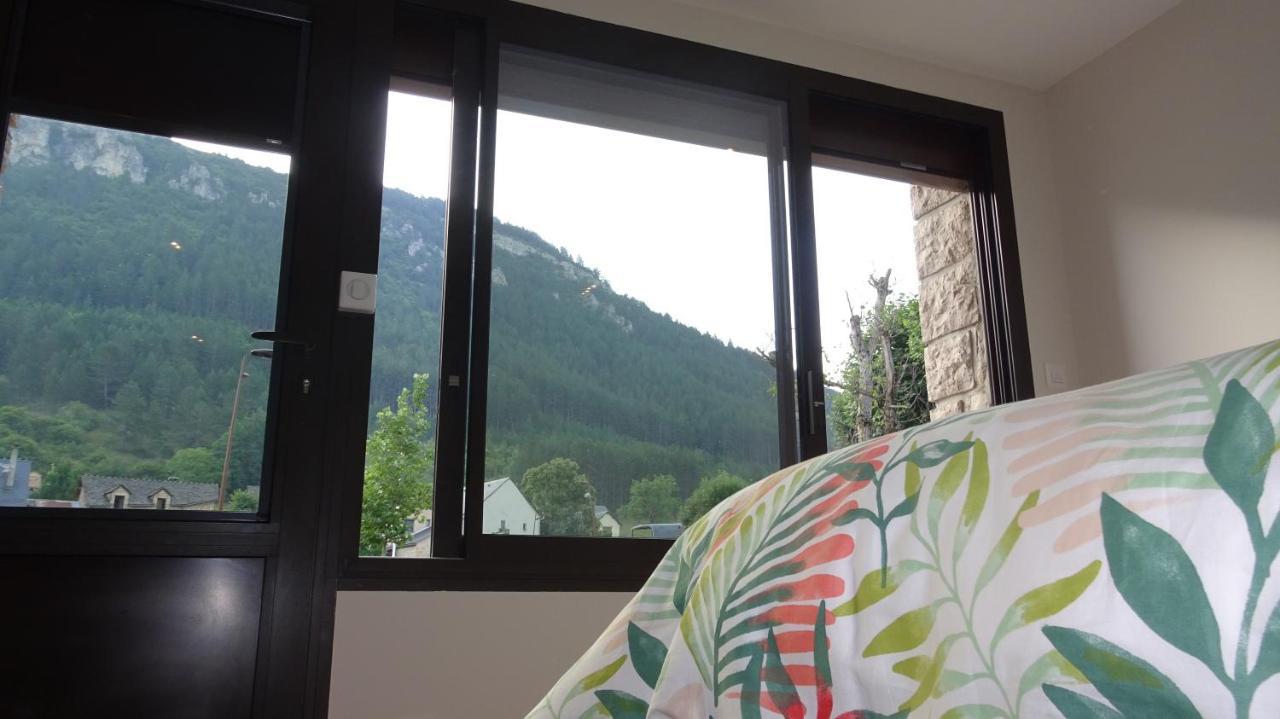 Au Pont De La Gineze Homestay *