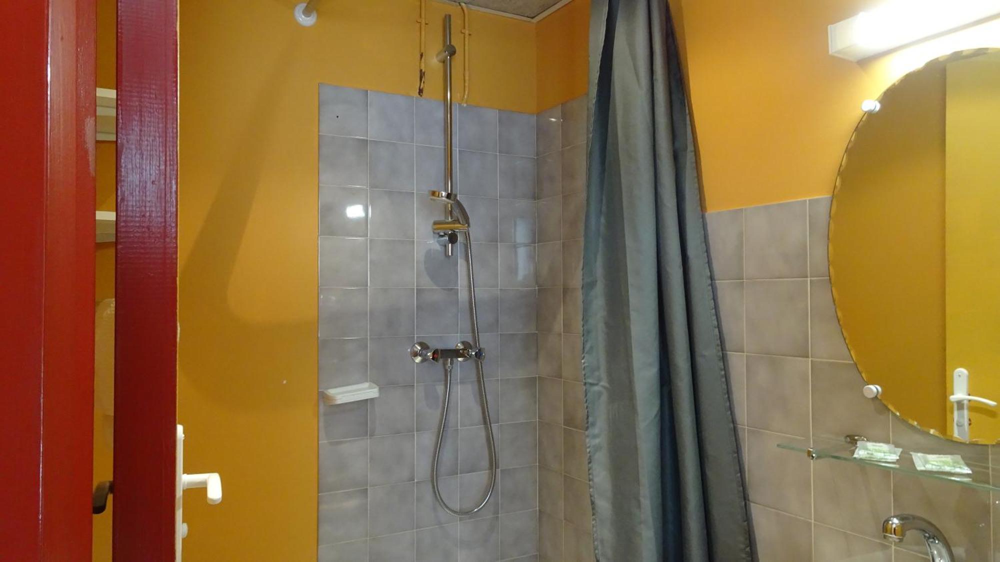 Habitación en casa particular Au Pont De La Gineze *