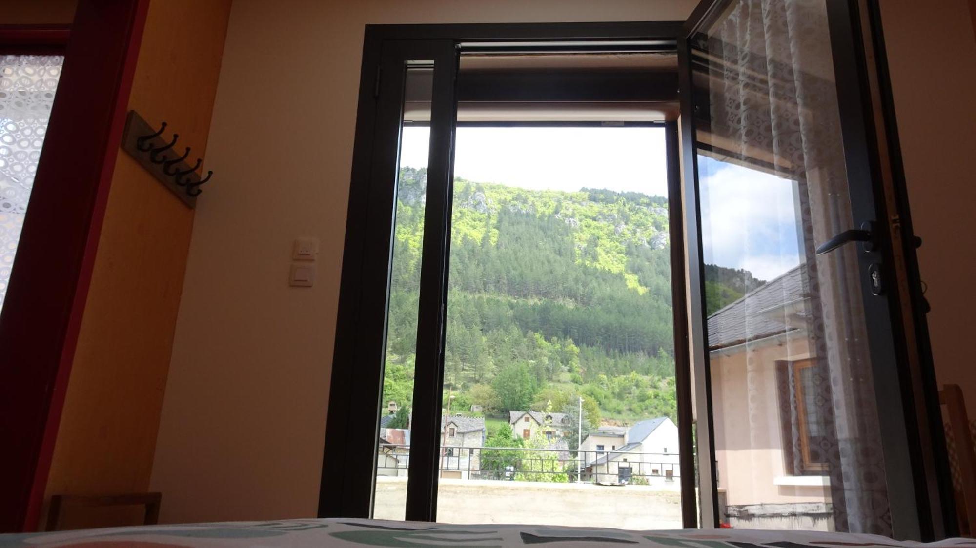 Au Pont De La Gineze Homestay *