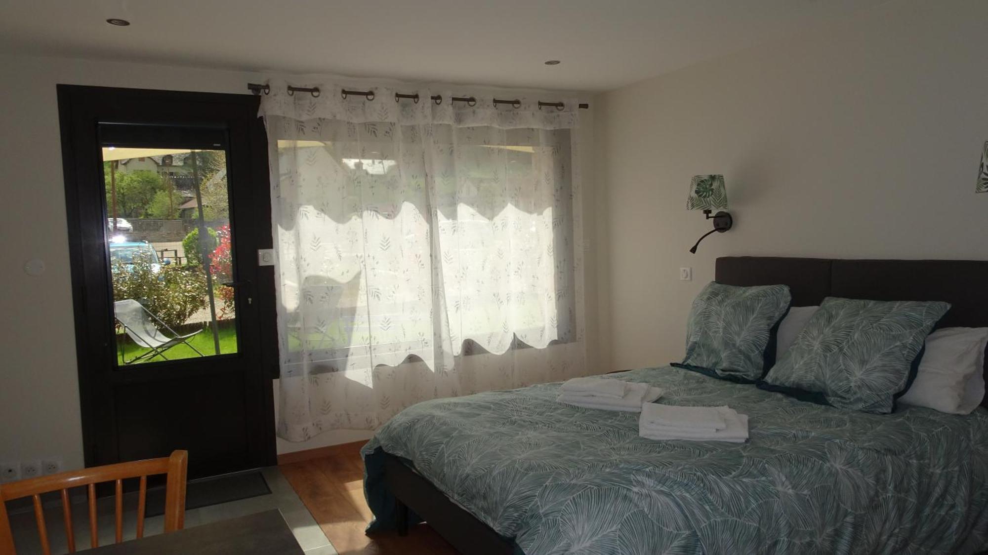 Au Pont De La Gineze Homestay